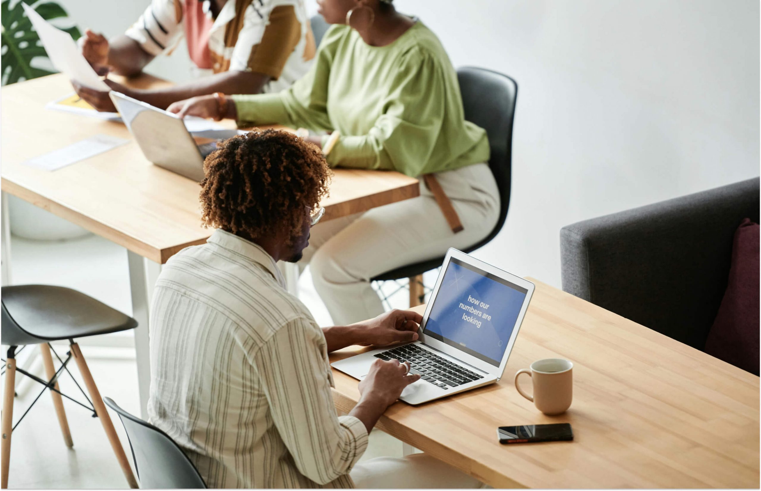 Outsourcing Customer Service Cost vs In-House Team: №1