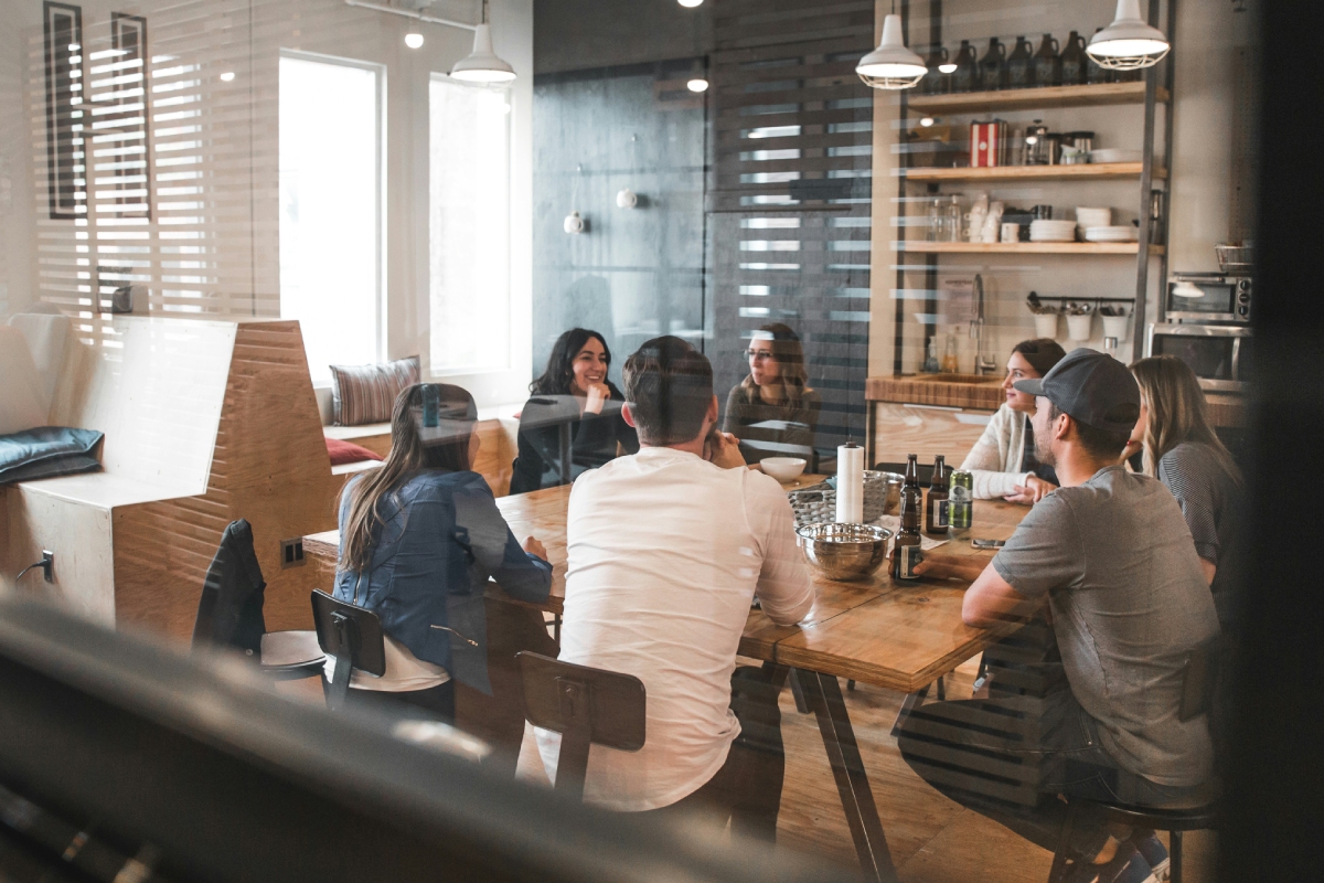 Front Office vs. Back Office: What’s the Difference?: №2 | Simply Contact Front Office vs. Back Office: What’s the Difference?: №2